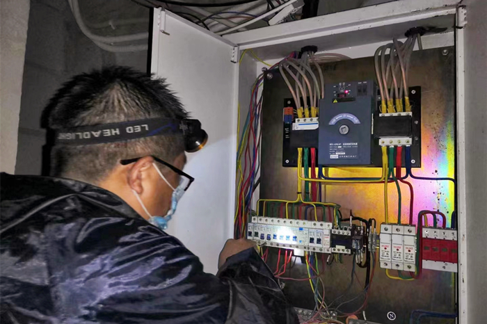 雨中堅(jiān)守護(hù)家園，筑牢汛期安全墻(圖12)