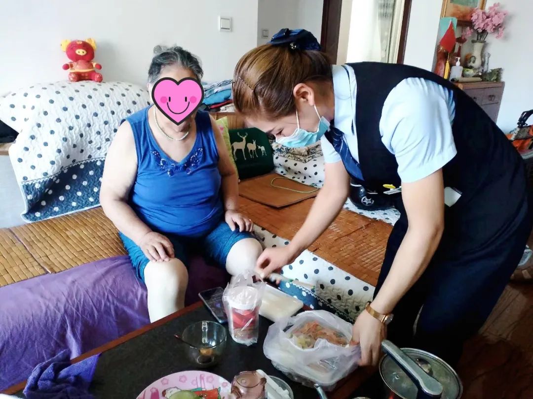 隆泰物業(yè)  愛老助老，托起老年人穩(wěn)穩(wěn)的幸福(圖1)